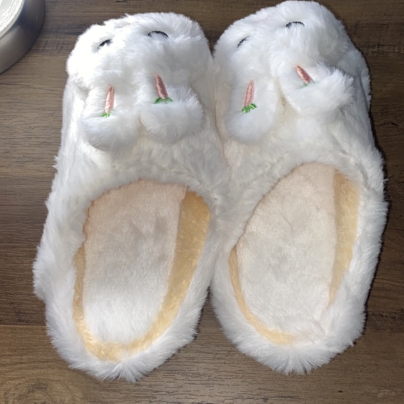 Bunny house slippers - Picture 2 of 4